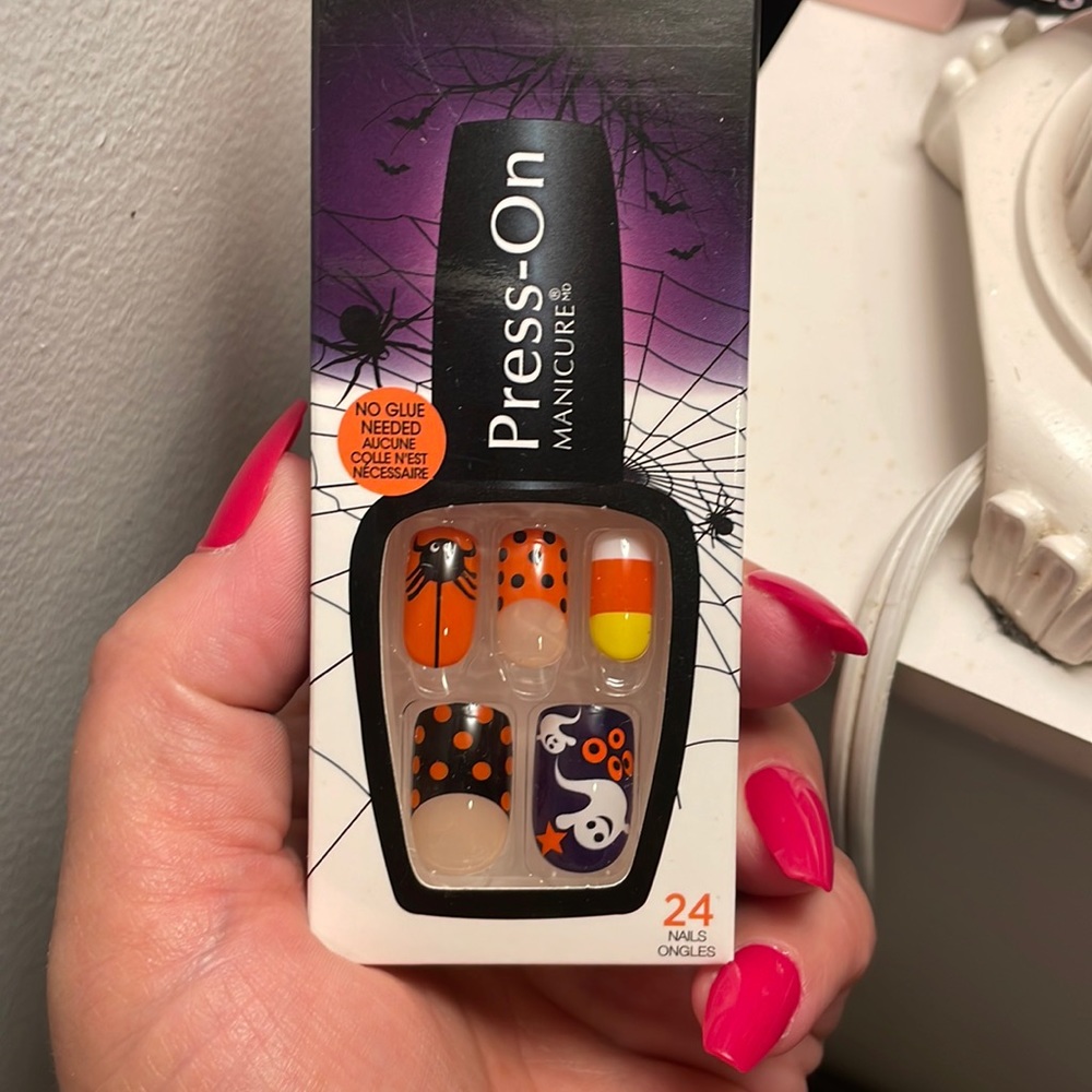 KISS HALLOWEEN NAILS